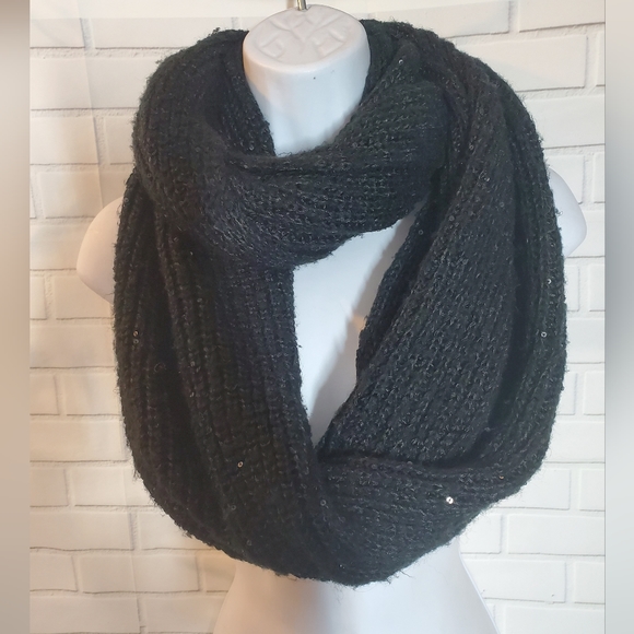 Black Knit Infinity Sequin Scarf - Picture 2 of 8